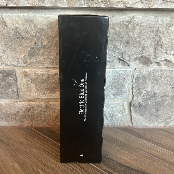 Wine Enthusiast Electric Blue 1 All-In-One Wine Opener and Preserver - Picture 3 of 9